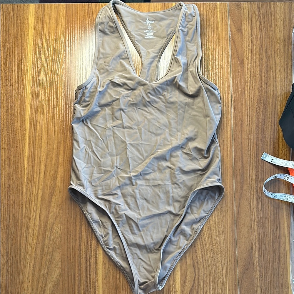 EUC Abysse Brown One Piece Racerback Swimsuit 👽 👽